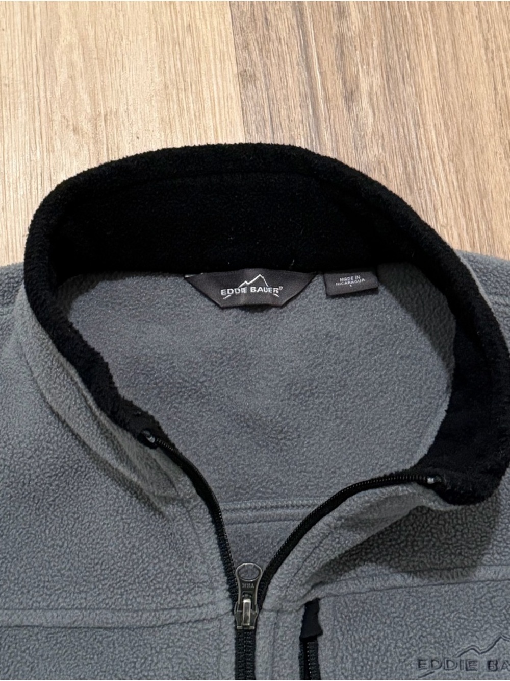 Eddie Bauer Men’s Gray Full-Zip Fleece Vest with Zipper Accents size Large - Picture 4 of 5
